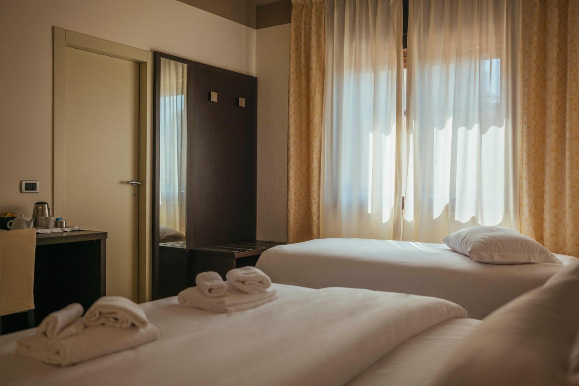 Hotel Palazzo Paradiso Meduna di Livenza Exteriör bild